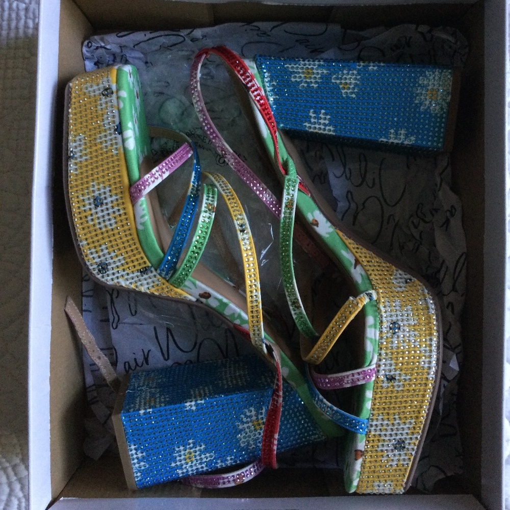 Wild Pair Muzef Floral Platform Block Sandal, Size 7.5